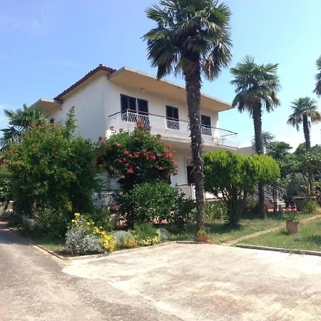 Eli - 50m From The Sea Apartmán *